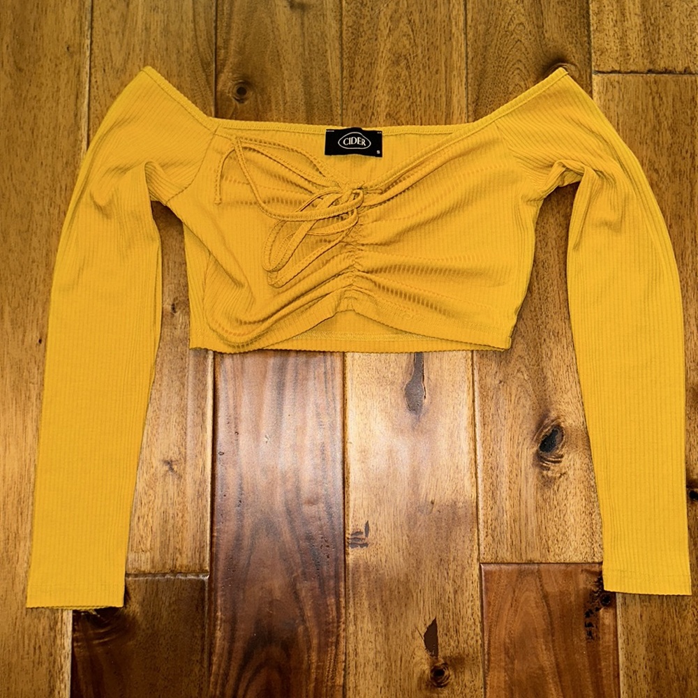 CIDER Ruched Rib Halter Top - Picture 4 of 11